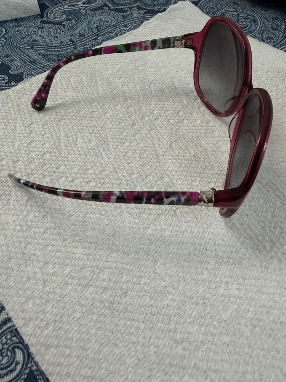 Diane Von Furstenberg DVF522S Sunglasses. Red Gradient Lens Sunglasses